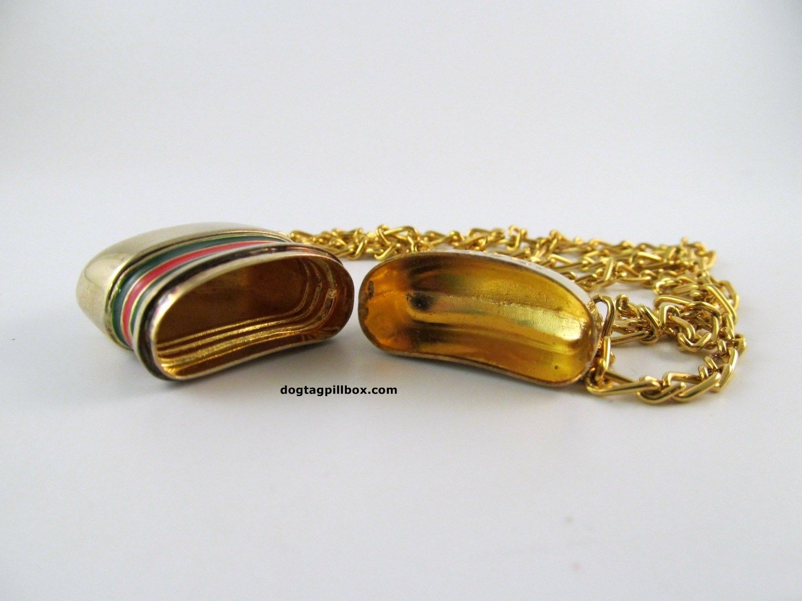 Gucci Rare Vintage Gold Plated GG Pillbox Pendant Necklace Gold hardware  Gold-plated ref.563045 - Joli Closet